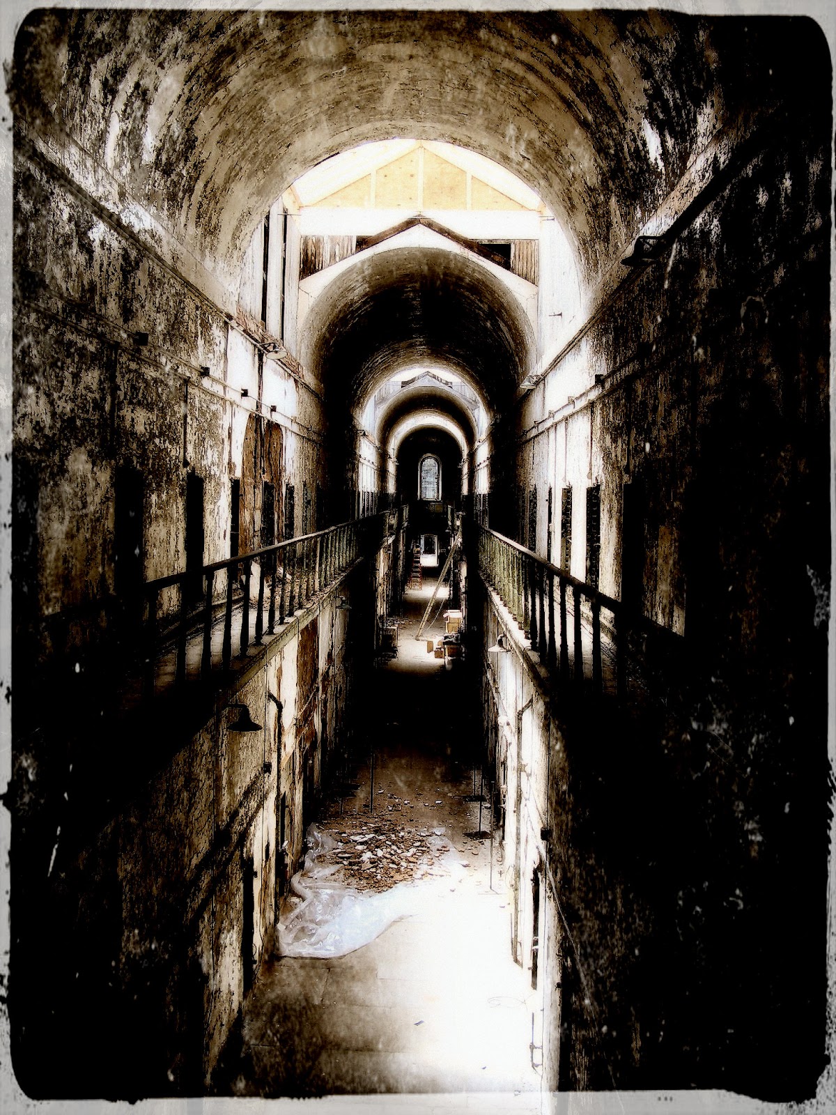 American Hauntings: AMERICA'S 10 MOST HAUNTED PRISONS & JAILS